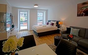 English Theater Apartment At Rathaus